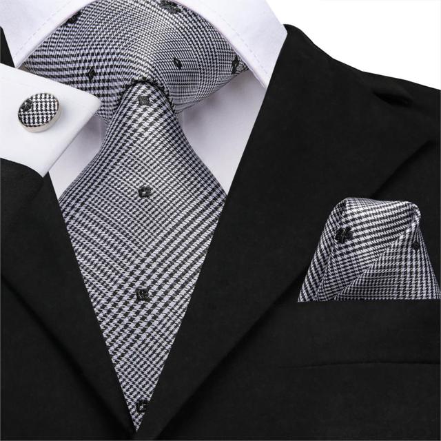 Męski krawat SN-3217 jedwabny, czarno-biały, w kwiatowy wzór żakardowy- idealny na formalne przyjęcia i wesela - tanie ubrania i akcesoria