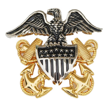Kapelusz wojskowy amerykańskiego oficera marynarki wojennej z odznaką