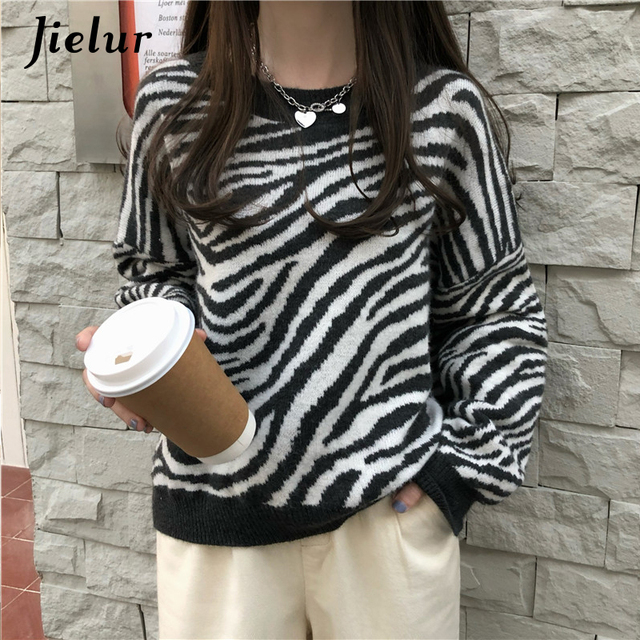 Luźny damski sweter z okrągłym dekoltem Jielur w paski Zebra Chic, koreański styl, miękka dzianina, zima Harajuku - tanie ubrania i akcesoria