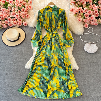Kwiatowa sukienka boho na 2022 rok - elegancki szyfonowy model z długimi rękawami, plisowany w stylu midi, idealny na imprezy