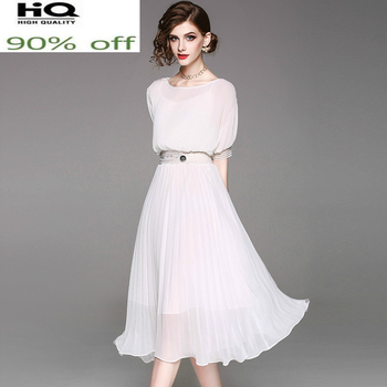 Sukienka letnia biała plisowana maxi z długim rękawem - elegancka i idealna na imprezę (2022)