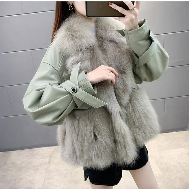 Krótki płaszcz damski z imitacją futra lisa - moda zimowa 2021 - tanie ubrania i akcesoria