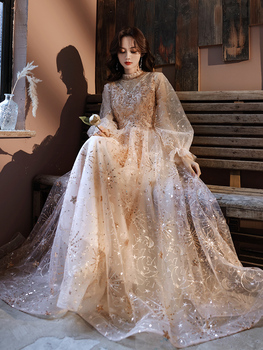 Elegancka sukienka wieczorowa w kolorze Champagnesa z cekinami, stójka i pełne rękawy dla druhny na przyjęcie ślubne – slim fit, długa, linia kobieca, 2021