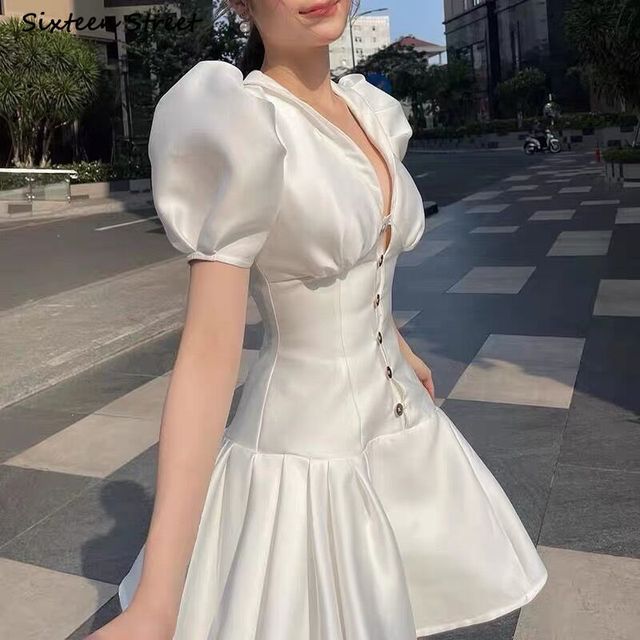 Seksowna biała sukienka jednorzędowa z bufiastymi rękawami i dekoltem w serek - idealna na imprezę - tanie ubrania i akcesoria