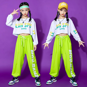 Taniec nowoczesny - ubrania dla dziewczynek: krótkie bluzki i luźne spodnie w stylu Hip Hop i Rave