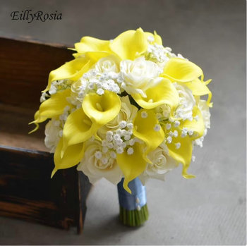 Biało-żółte róże, lilia cantedeskia - bukiet ślubny dla druhny panny młodej