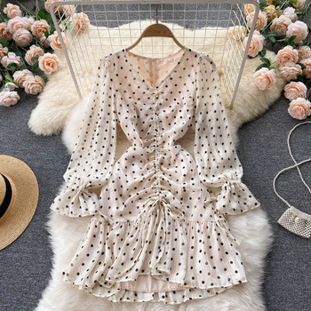 Sukienka w stylu vintage z długim rękawem i dekoltem w serek, beżowy wzór w kropki, elegancki model na jesień 2021