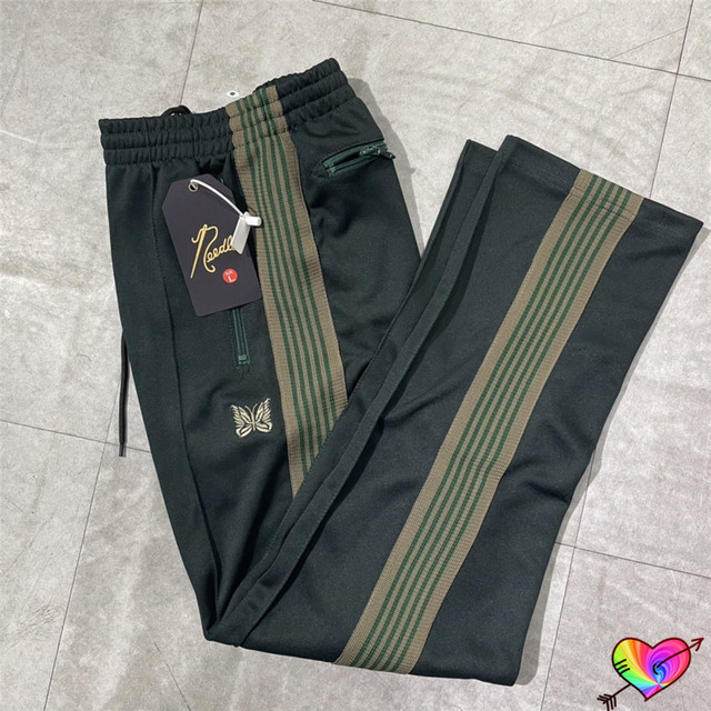 Czarne spodnie nieformalne z zielonym haftowanym motylowym logo i igłami dla mężczyzn i kobiet, jakość 1:1, do biegania oraz na co dzień - tanie ubrania i akcesoria