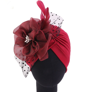 Moda damskie: Helisopus duży kwiatowy turban - elegancka czapka ślubna i na party, z kapturem i akcesoriami