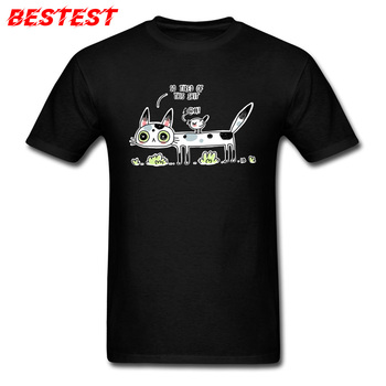 Funkcjonalny T-shirt męski z nadrukiem irytowanego kota w stylu komiksu