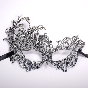 Maska maskaradowa damska wenecka w kolorze srebrnym z koronkowym motywem