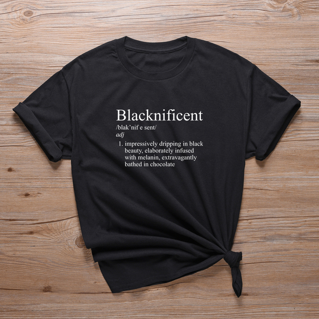 Koszulka Damska z Czarną Melaniną i Sloganem Blacknificent - tanie ubrania i akcesoria