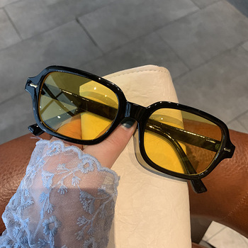 Okulary przeciwsłoneczne Unisex Vintage, kwadratowa mała ramka, żółte, z nitami, UV400
