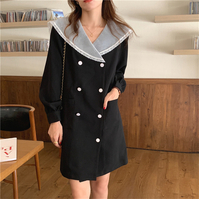 Czarna sukienka z mini koronkowym marynarskim kołnierzykiem - elegancka, luźna, jesień 2021 - tanie ubrania i akcesoria