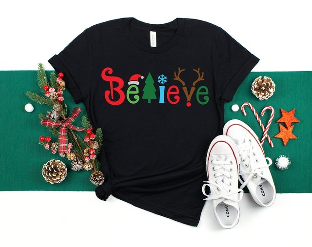T-shirt Damski Believe Christmas z krótkim rękawem - stylowy prezent dla całej rodziny - tanie ubrania i akcesoria