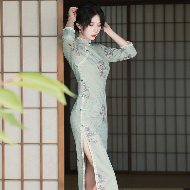 Nowa kolekcja sukienek Cheongsam 2021 - jesienne modele zimowe dla dziewczyn. Elegancka sukienka qipao z długimi rękawami i długością do połowy. Styl retro i ulepszony chiński design - tanie ubrania i akcesoria
