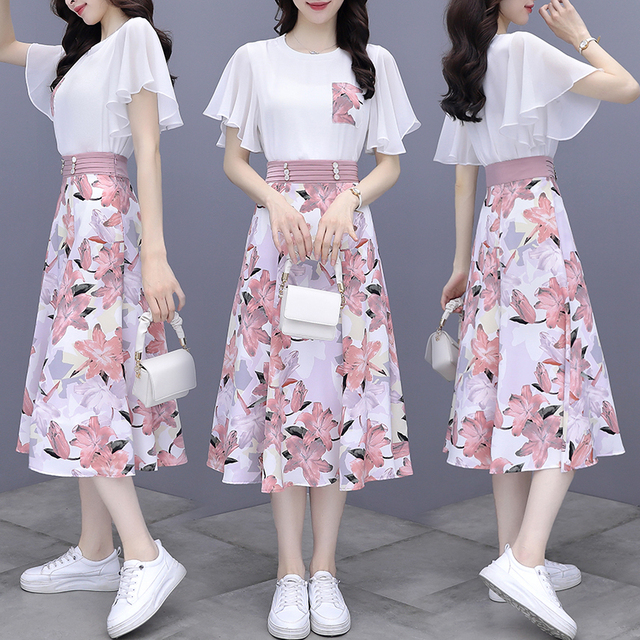 Elegancki dwuczęściowy zestaw damski - wysokotaliowa spódnica trapezowa z kwiatowym printem i krótki rękaw T-shirt - moda na lato 2021 - tanie ubrania i akcesoria