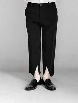 Męskie spodnie nieformalne z rozciętymi, prostymi nogawkami - nowe, czarne, idealne na wiosnę i jesień