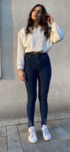 Damskie spodnie jeansowe E2Butik z rozcięciami, granatowo-niebieskie, szczegółowy fason trotting