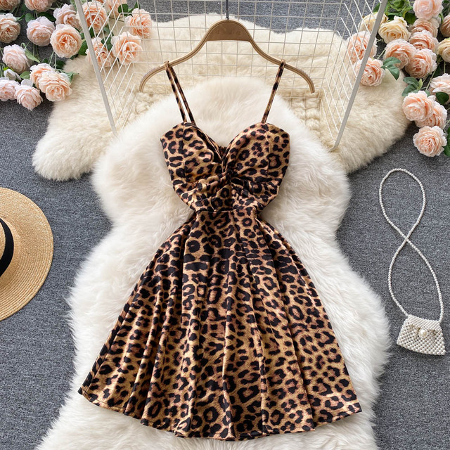 Sukienka leopardowa z paskiem i ramiączkami spaghetti dla kobiet - elegancka, bez pleców, wysoka talia, mini sukienka na imprezę, letnia kolekcja - tanie ubrania i akcesoria