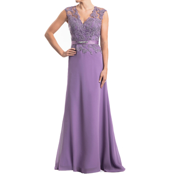 Elegancka fioletowa suknia dla matki panny młodej bez rękawów z dekoltem szyfonowym i tiulową aplikacją z koralikami