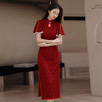 Suknia Qipao z koronkowymi elementami - nowoczesny, orientalny design na wesele w stylu chińskim 2022