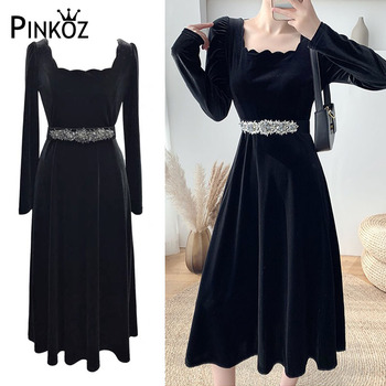 Czarna aksamitna sukienka midi dla kobiet z pełnym rękawem i kwadratowym kołnierzykiem Pinkoz - stylowy design celebrities