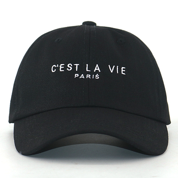 Czapka baseballowa C'EST LA VIE PARIS 100% bawełna, czarna, wyszywane litery