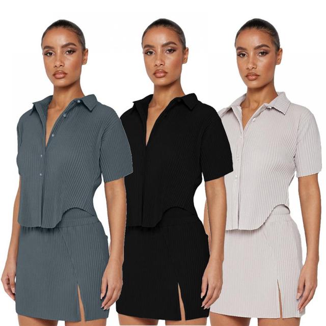 Nowoczesna damsko-letnia garsonka: bluzka z falbanami i krótka spódniczka, jednokolorowa - 2021 Trend - tanie ubrania i akcesoria