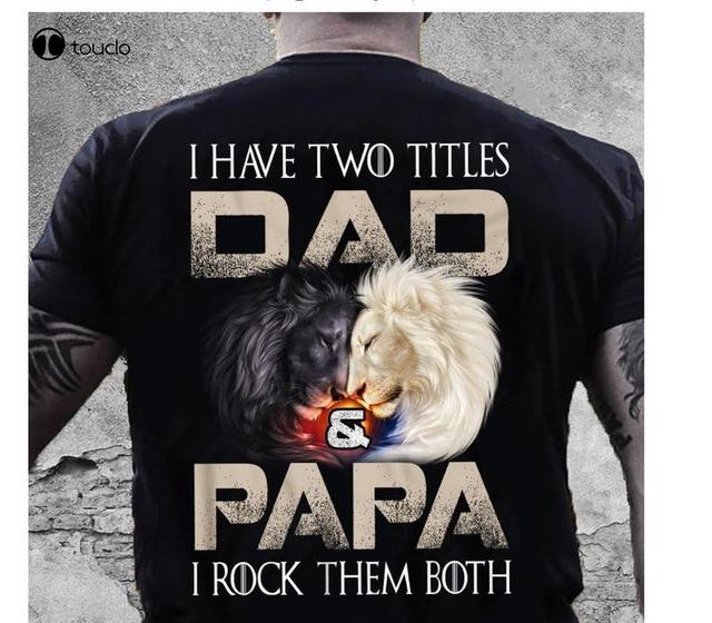 T-shirt Unisex Dwa tytuły - Tata i Papa z obrazem niesamowitych lwów - tanie ubrania i akcesoria