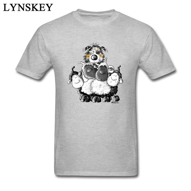 Koszulka T-shirt męska z kreskówkowym nadrukiem pięknego owczarka australijskiego i rodziny psów z owcą - Joker, szare topy Custom Company - tanie ubrania i akcesoria