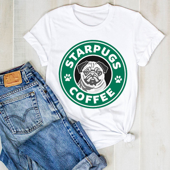 Koszulka damska z nadrukiem kobiety z psem mops, letnia odzież, graficzny motyw, kawa, uroczy kartonowy styl