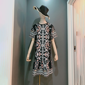 Czarna jedwabna sukienka plażowa w stylu vintage z kwiecistym nadrukiem - rozmiar 4XL