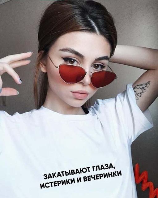 Koszulka damska z letnim nadrukiem rosyjskich liter i zabawnym motywem rzucającym oczy - tanie ubrania i akcesoria