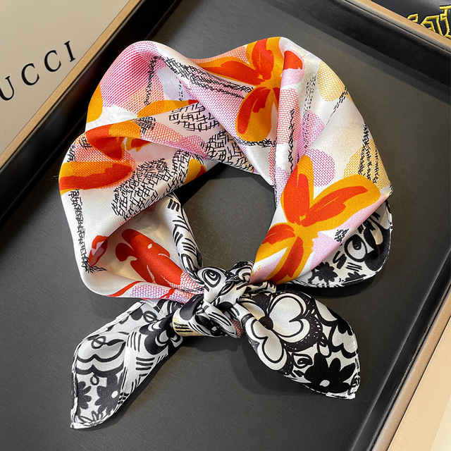 Kwadratowy szalik damska bandana z naturalnego jedwabiu o modnym printem kwiatowym - tanie ubrania i akcesoria