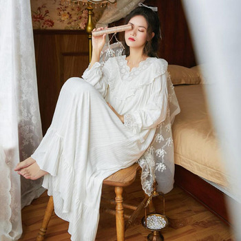 Bawełniana koronkowa sukienka nocna z długim rękawem w stylu retro – damska bielizna nocna biała w motyw kwiatowy (FG429)