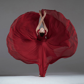 Profesjonalna, jednokolorowa długa spódnica do flamenco – inspirujący taniec brzucha hiszpańskich cyganek