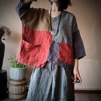 Koszulka damska lniana Johnature jesień 2021, patchworkowa z dekoltem serek, rękaw 3/4 i kieszeniami