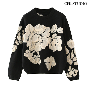 Czarny sweter damski z nadrukiem, dziergany, wysokiej jakości, jesienno-zimowy styl, kwiatowy motyw