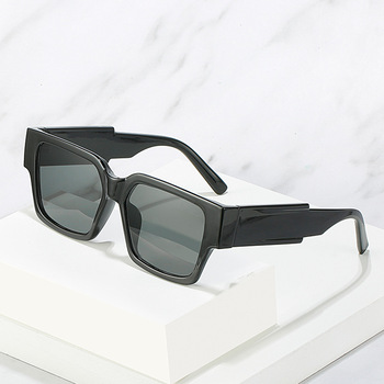 Retro okulary przeciwsłoneczne z pudełkiem - mody dla kobiet i mężczyzn + UV400