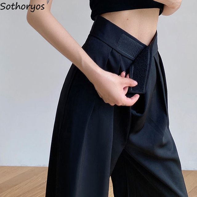 Czarne damskie spodnie capri z szerokimi nogawkami i regulowaną talią - tanie ubrania i akcesoria