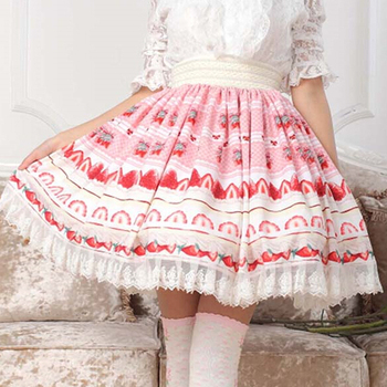 Spódnica damska z nadrukiem truskawek w stylu Lolita Kawaii o delikatnym różowym kolorze i plisowanym, koronkowym dole