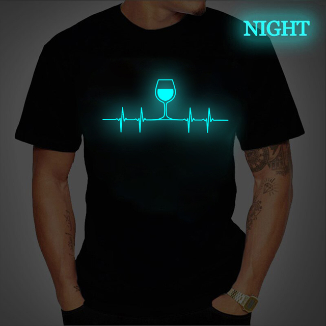 Męska koszulka z nadrukiem 'Śmieszne wino bicie serca' - Luminous Graphic Tee - tanie ubrania i akcesoria