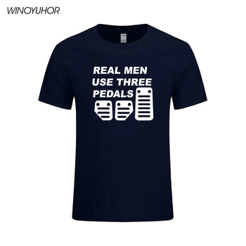Koszulka męska z krótkim rękawem – Prawdziwi mężczyźni używają trzech pedałów – zabawny nadruk – letnia moda – bawełniana