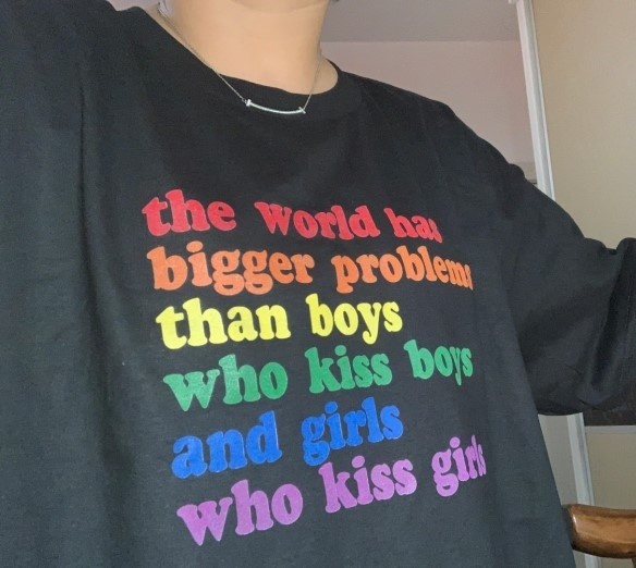 Koszulka damska z nadrukiem HJN Rainbow świat ma większe problemy niż chłopcy, którzy całują chłopców dziewcząt - tanie ubrania i akcesoria