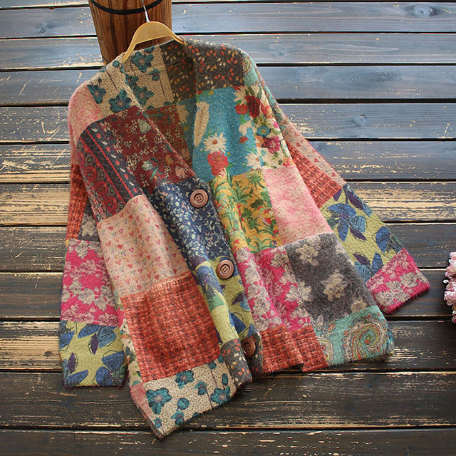 Delikatny sweter rozpinany FairyNatural z V-neckiem i kieszeniami - idealny dla stylu Mori Girl - tanie ubrania i akcesoria