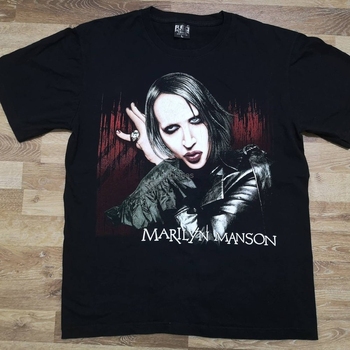 Koszulka męska Marilyn Manson MM - rzadko spotykany, elegancki design z autentycznym motywem promującym kultową postać Bootlega Briana Hugh Warnera w stylu horroru metalowego