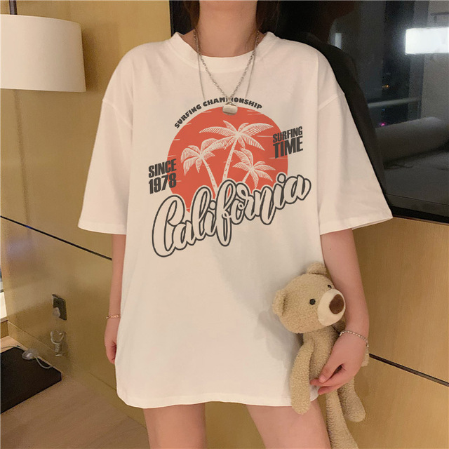 Luźna koszulka damska z nadrukiem Vintage California Surfing - krótki rękaw, punkowy styl, inspiracja West Coast hiphopem - tanie ubrania i akcesoria