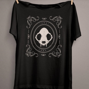 Czarne koszulki męskie w stylu gotyckim z plemiennym motywem kota czaszki, idealne dla miłośników mrocznej mody