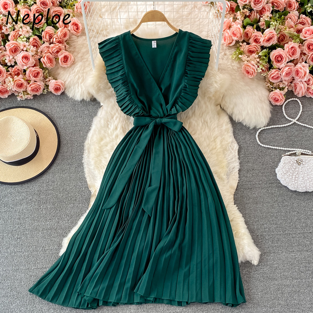 Sukienka Hepburn dla eleganckiej i temperamentnej kobiety - plisowana sukienka z dekoltem w serek, latający rękaw - kolekcja 2021 - tanie ubrania i akcesoria